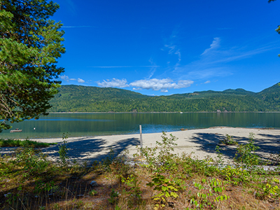 Sandy beach by Lot 5 and Lot 6